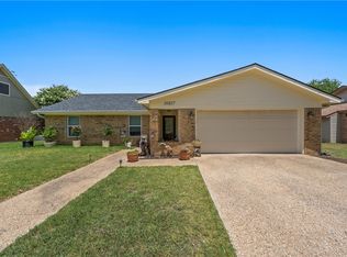 10817 Apache Dr, Woodway, TX 76712