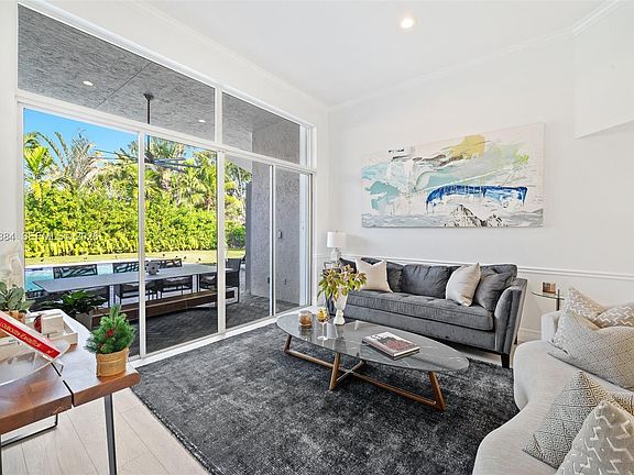 5th image of 765 Bayside Ln