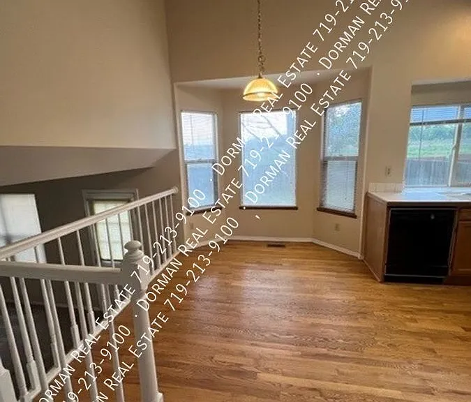 1275 Grass Valley Dr — Photo 4