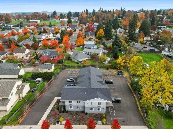 814 N 2nd St #A, Silverton, OR 97381
