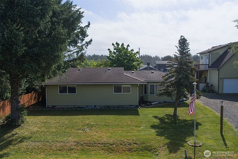 3rd image of 248 NW ensign Avenue