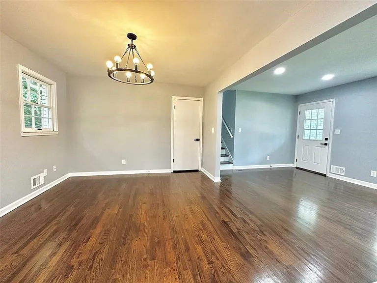 210 Suburban Dr NE — Photo 3