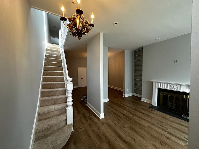 306 E St NE — Photo 24