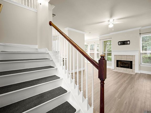 3rd image of 18158 Pinehurst Dr