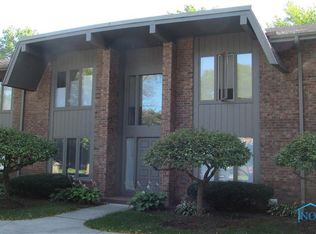 29570 Gleneagles Rd, Perrysburg, OH 43551