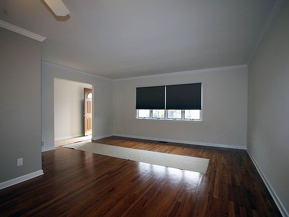 4th image of 484 Jewett Ave
