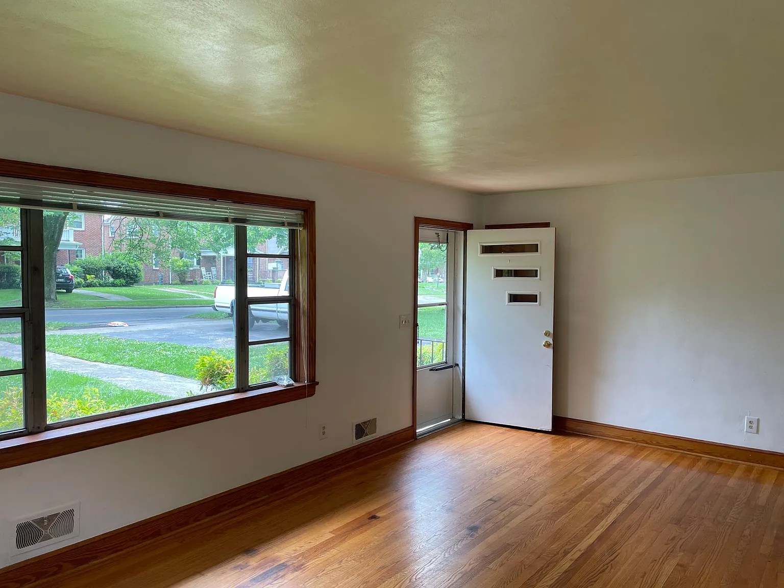 4 bed, 1438 sqft, $1,850 — Photo 3