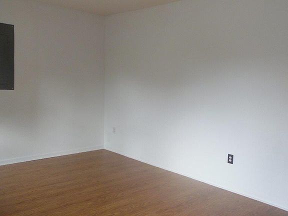 2nd image of 749 Orchard Ave #1