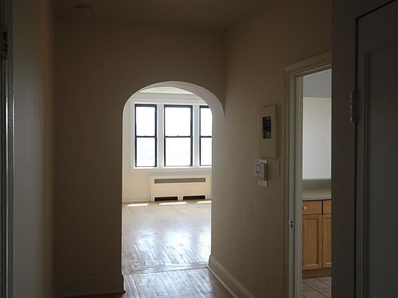 5th image of 104 Palisade Ave APT C1