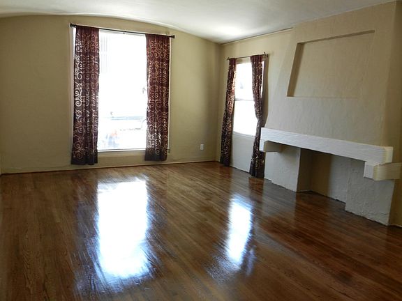2nd image of 124 1/2 Ximeno Ave