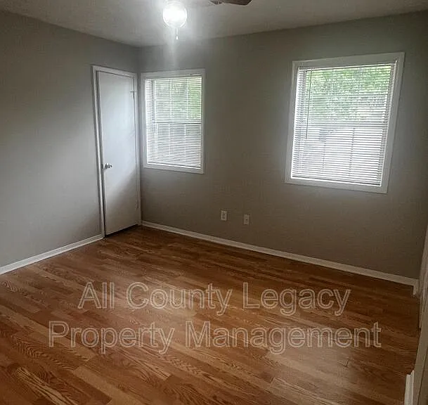 2942 Spruce Cir — Photo 8
