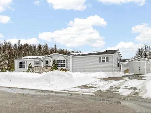 11 Sentier St, Moncton, NB E1H 3J6