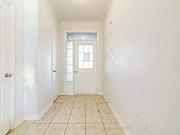 3rd image of 118 Finegan Cir