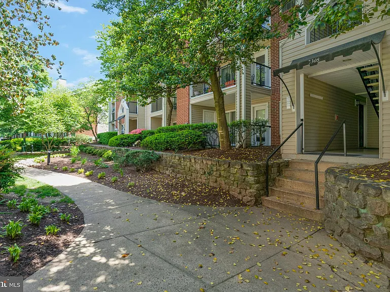 3308 Wyndham Cir #321 — Photo 26