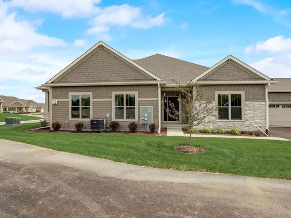 N28W25197 Parkway Ridge CIRCLE B Bldg 8/ Unit 29, Pewaukee, WI 53072