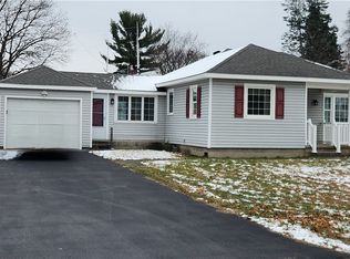 90 Meadowwood Rd, Rochester, NY 14616