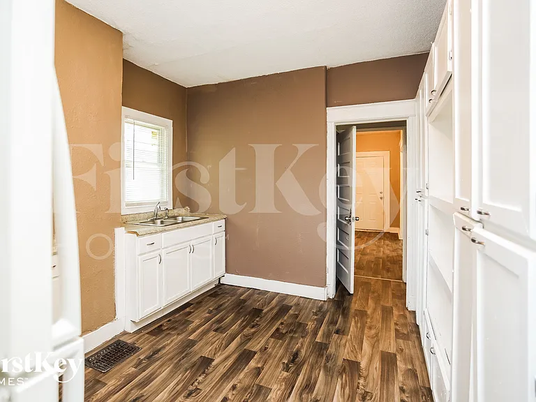 2418 Norton Ave — Photo 8
