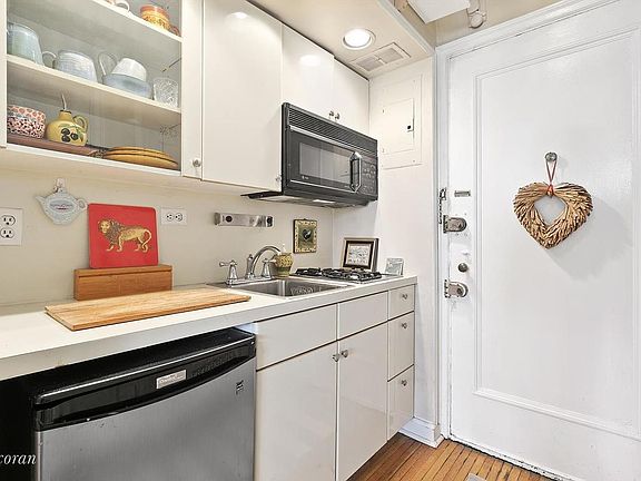 5th image of 457 W 57th St #1705