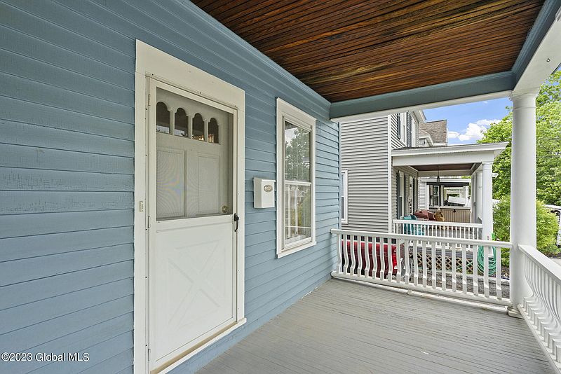 4th image of 135 Elmer Avenue