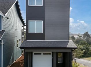 425 NW 5th St, Newport, OR