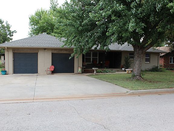2nd image of 120 Elmwood Cir