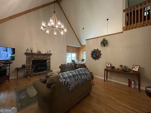 5th image of 988 Rocktree Rd