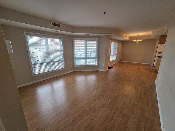 2nd image of 902 Spadina Cres E #1303