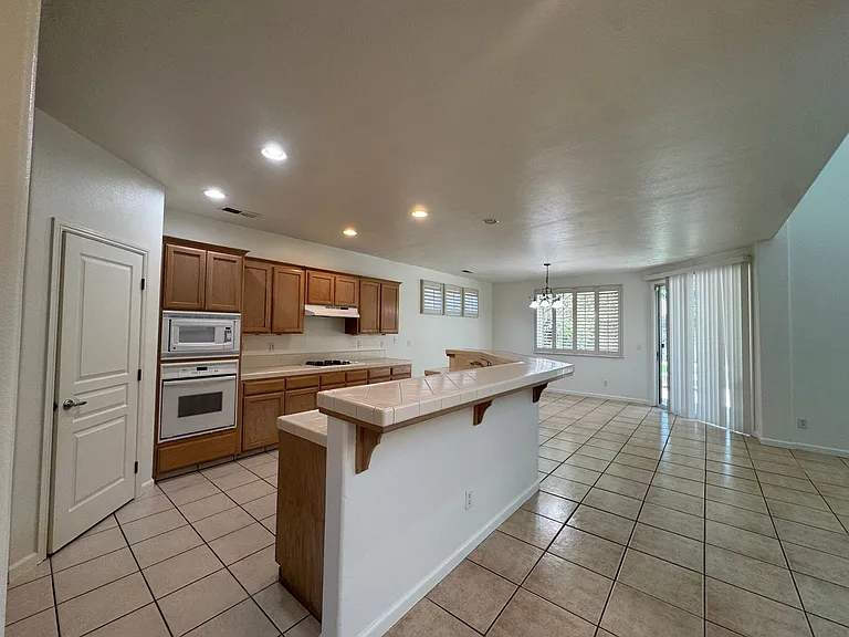 5781 E Kaviland Ave — Photo 5