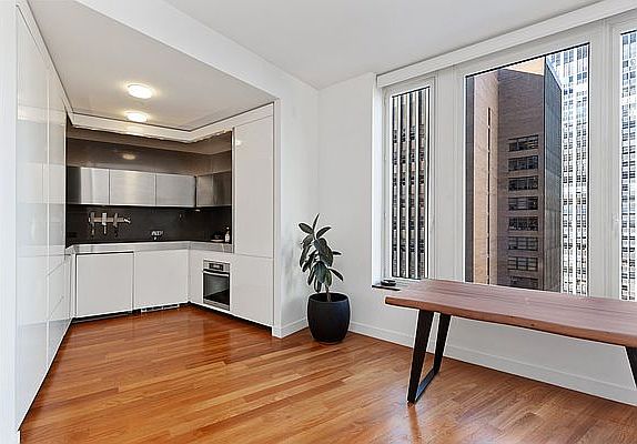 4th image of 15 William St APT 30I