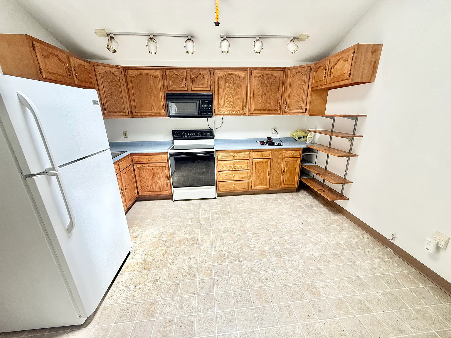 2 bed, $975 — Photo 4