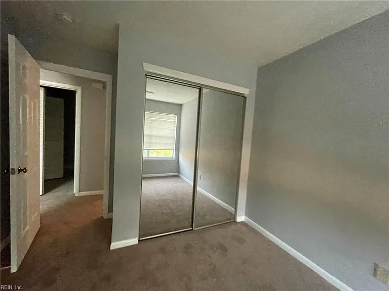 614 Waters Dr — Photo 16