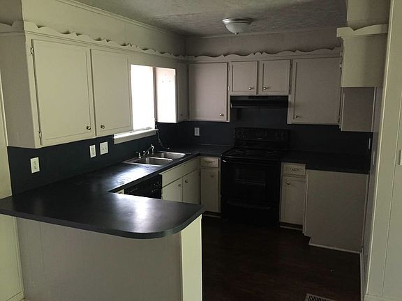 5th image of 304 S Wortman Ave