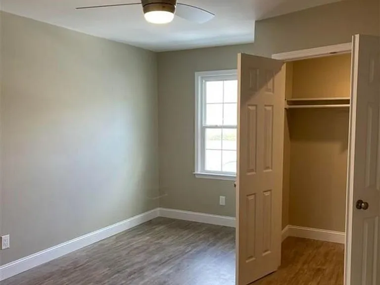 2220 Oakwood Ln — Photo 5