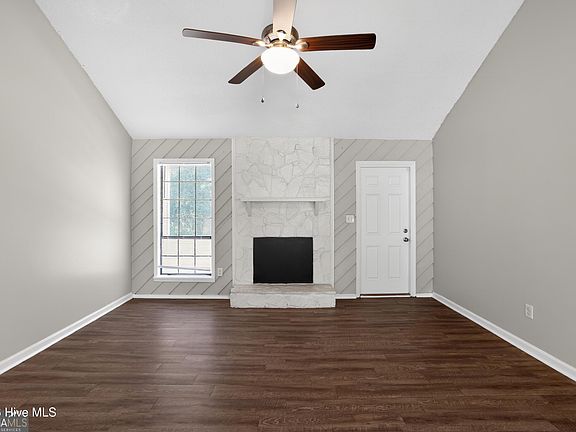 4th image of 3016 Mistletoe Ave