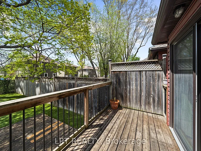 126 Blackburn Ave — Photo 38
