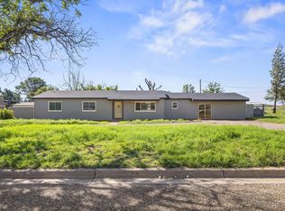 102 3rd St, Plains, TX 79355