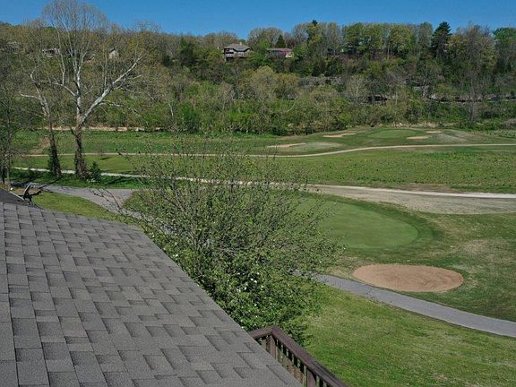 3rd image of 8 Shakespeare Dr