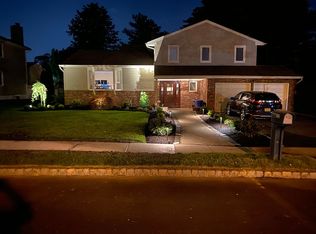 22 Benjamin Dr, Springfield, NJ 07081