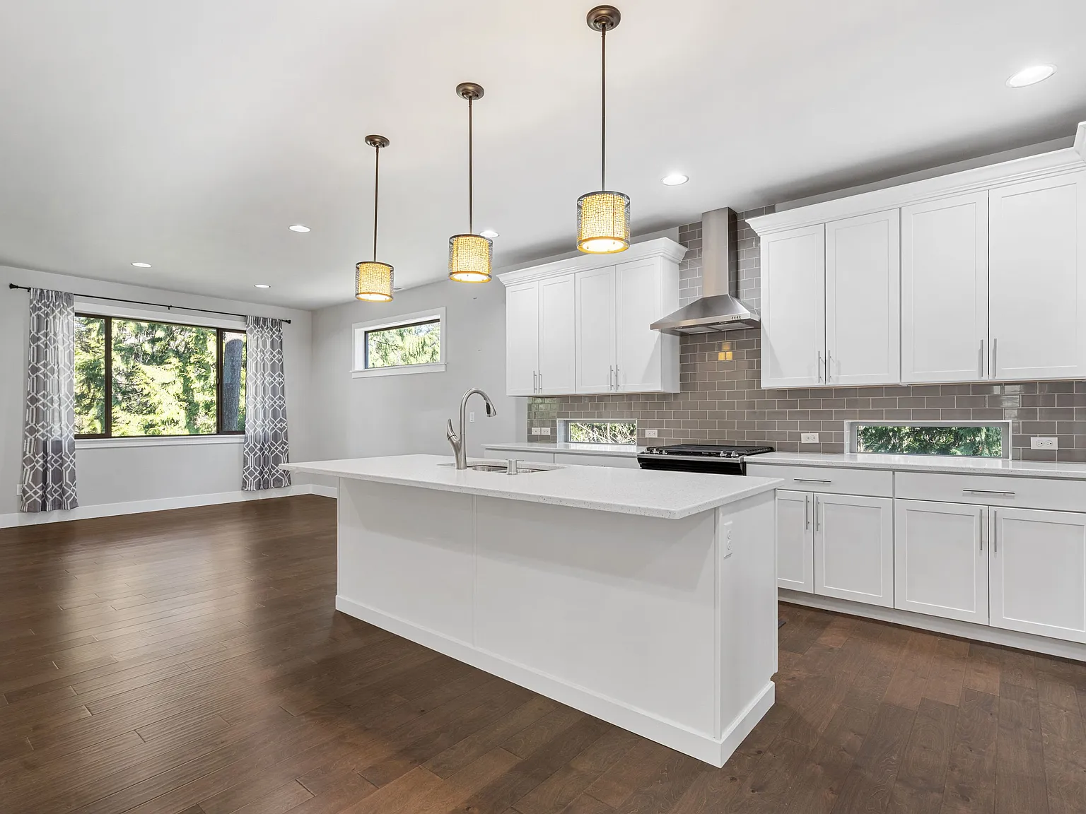 6 bed, 3240 sqft, $5,750 — Photo 3