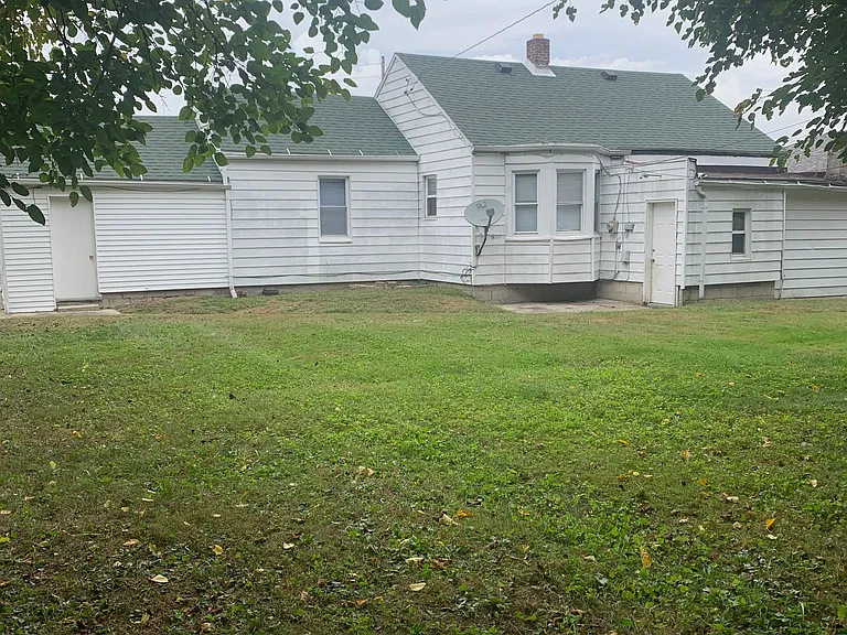 2025 Northover Rd — Photo 4