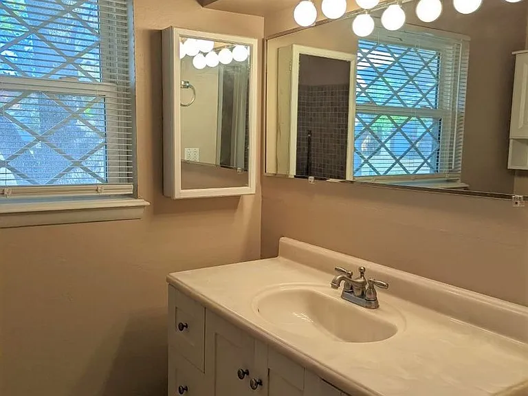 1813 Hardy Dr — Photo 24