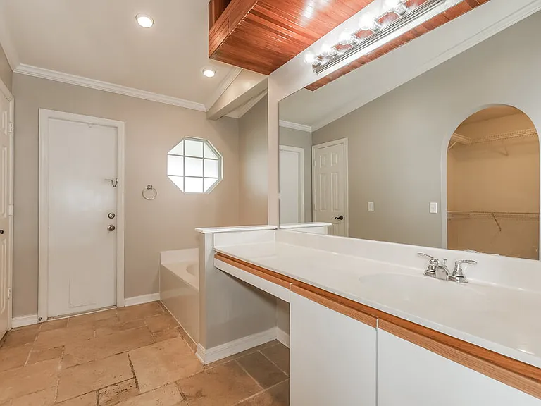 25213 Hyde Park Blvd — Photo 11