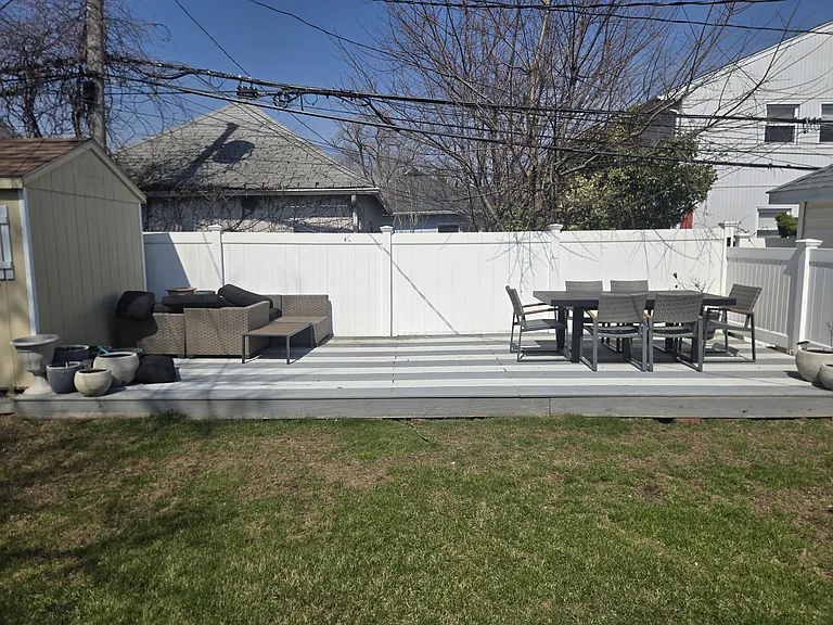411 E Fulton St — Photo 25