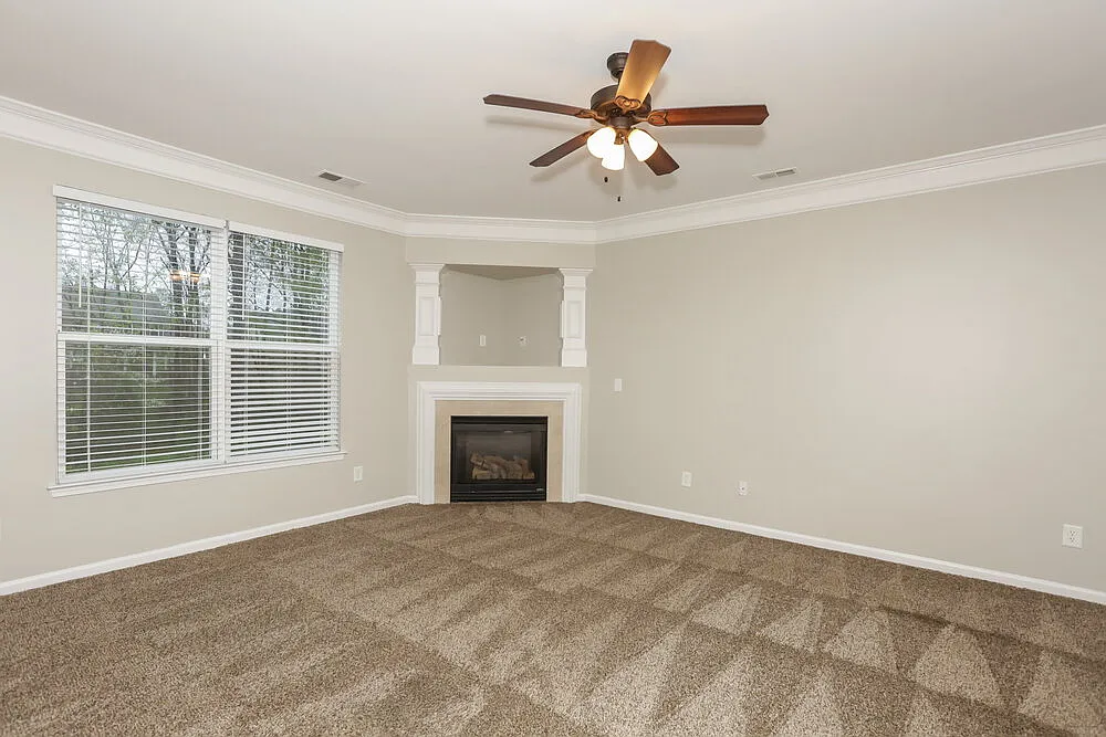 4 bed, 2.5 bath, 2535 sqft, $2,195 — Photo 3