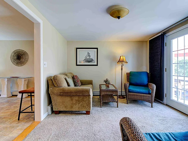 262 Riverside St — Photo 9