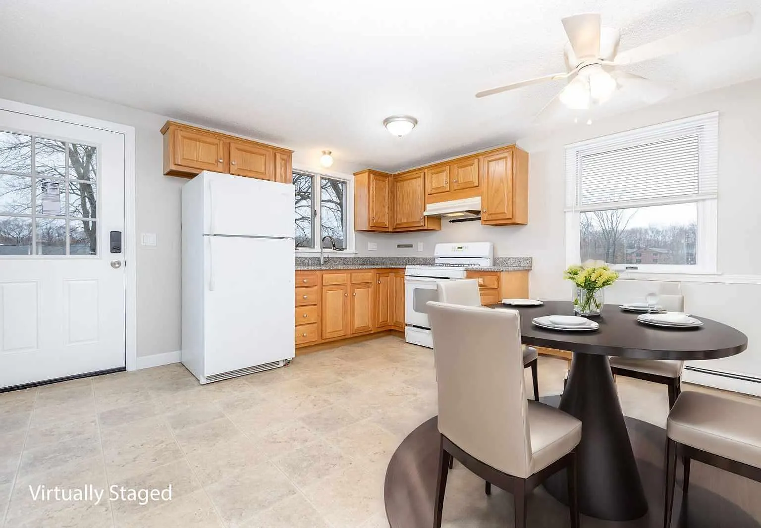 2 bed, 1000 sqft, $2,075 — Photo 3