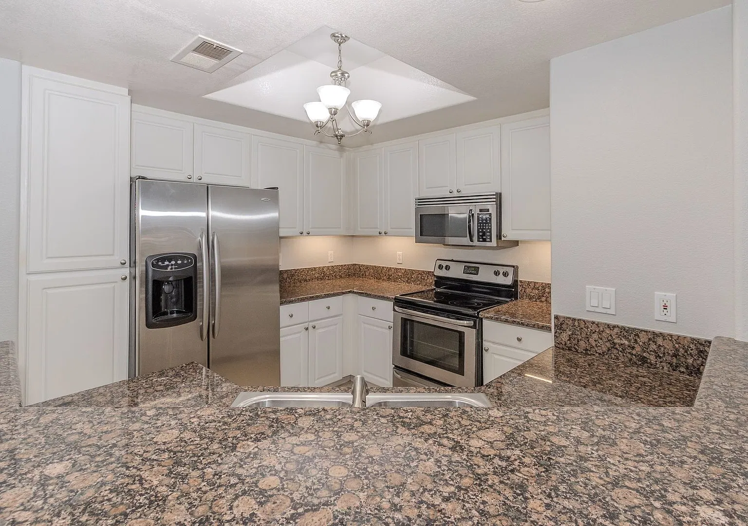 Beautiful 2 Bed/2 Bath + Office with Large Private Patio at Regents La Jolla/UTC! — Photo 4