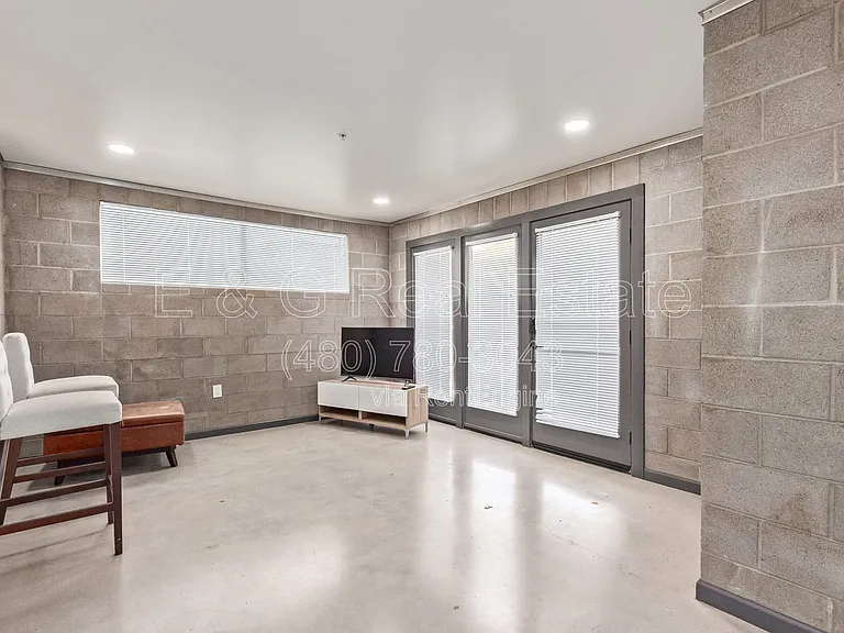 129 N 11th Ave #1B — Photo 3
