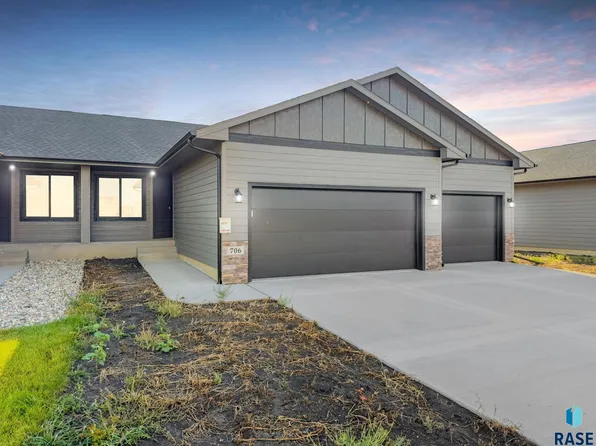 706 N Independent St, Lennox, SD 57039