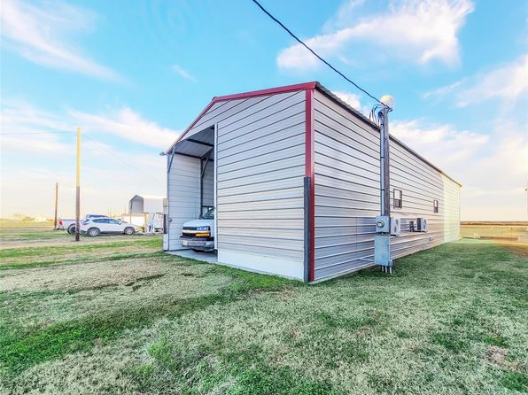 315 Tarpon Dr, Palacios, TX 77465